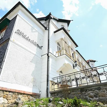 Waldschloessl Schneedoerfl * Reichenau an der Rax
