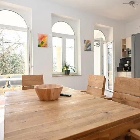 Waldschloessl Schneedoerfl Reichenau an der Rax