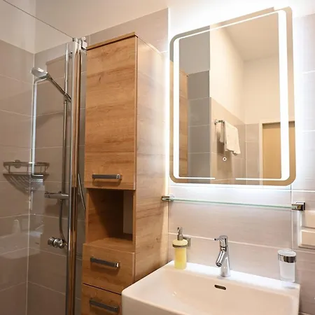 Waldschloessl Schneedoerfl Reichenau an der Rax