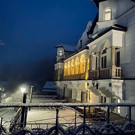 Waldschloessl Schneedoerfl * Reichenau an der Rax