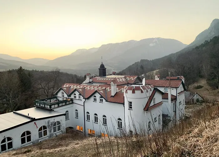 Waldschloessl Schneedoerfl Reichenau an der Rax