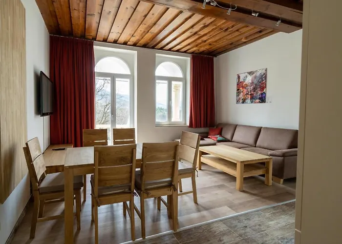 Waldschloessl Schneedoerfl Reichenau an der Rax