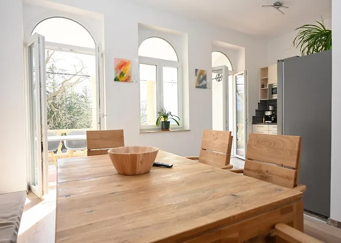 Waldschloessl Schneedoerfl Reichenau an der Rax