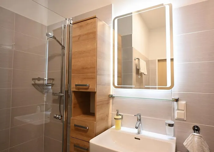 Waldschloessl Schneedoerfl Reichenau an der Rax