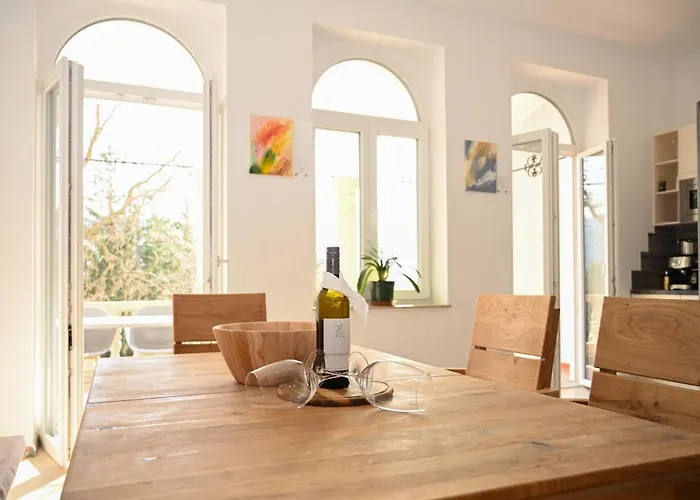 Waldschloessl Schneedoerfl Reichenau an der Rax